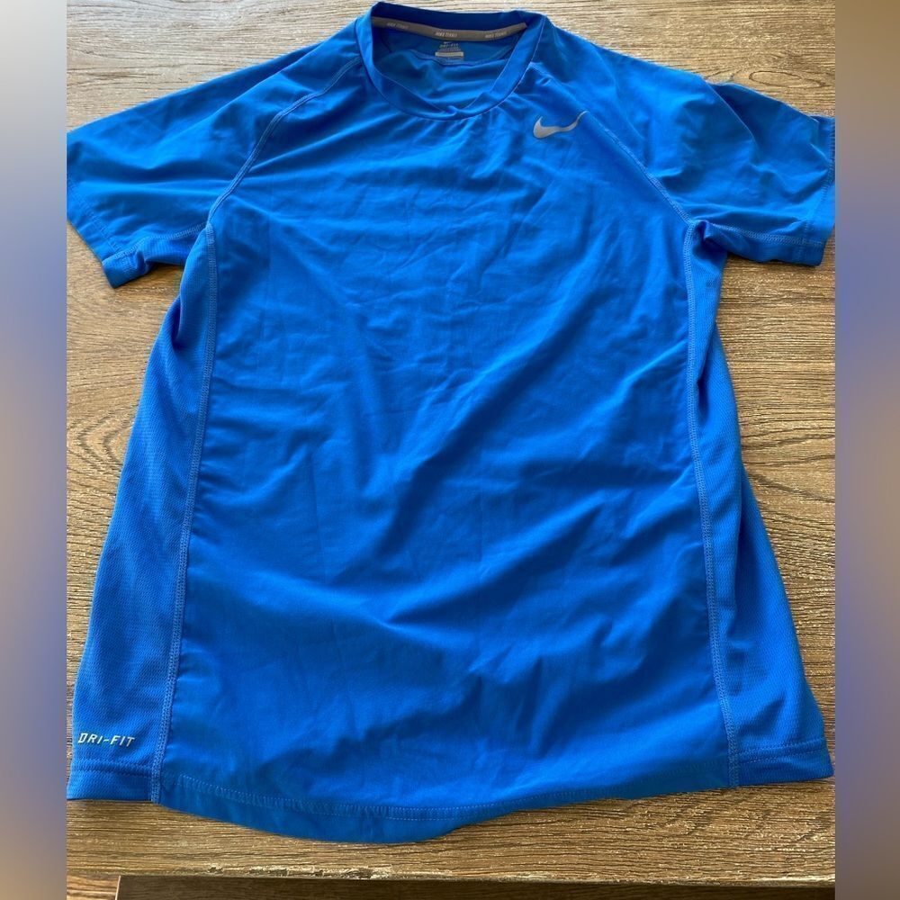 Nike Tennis Drifit shirt. Men’s Small. Blue. Great condition! 🎾